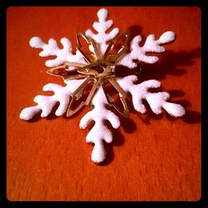 Kohl’s Snowflake ❄️ Christmas Brooch Pin